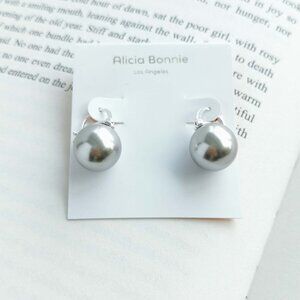 NEW Alicia Bonnie Blanche Silver silver pearl Earrings Authentic